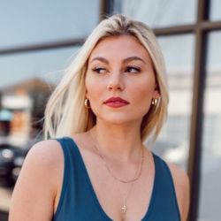 Luna Carter.jpg__PID:31af4a3d-87ff-4f7a-bd4e-3aec3506972b